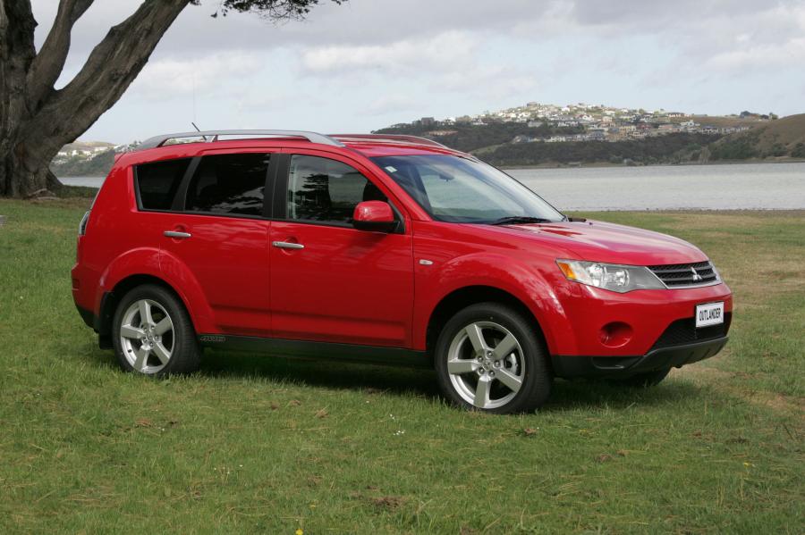  Mitsubishi Outlander 4WD 2007 года  (US) (фото 29 из 66)